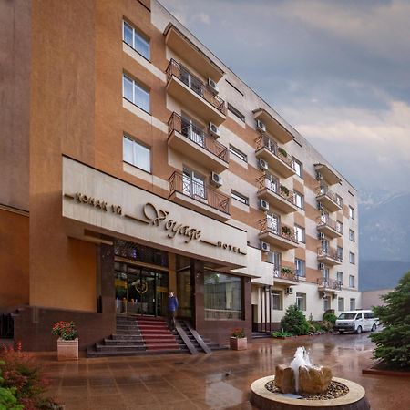 Voyage Hotel Almaty Bagian luar foto
