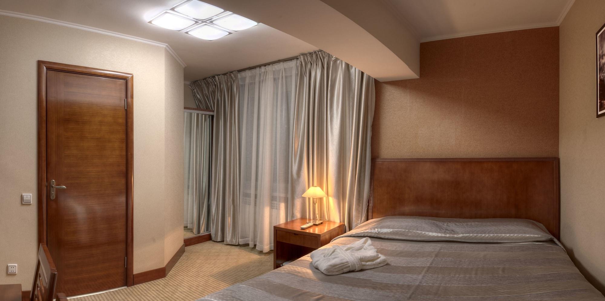 Voyage Hotel Almaty Bagian luar foto