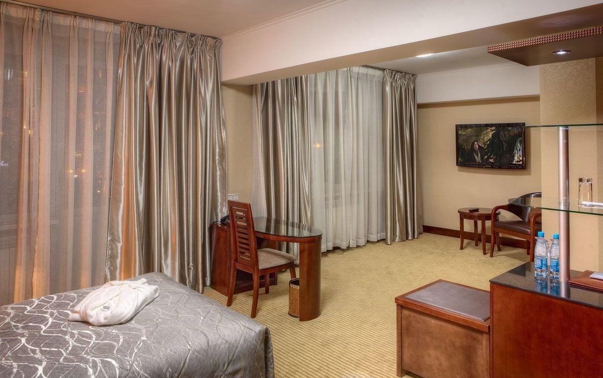 Voyage Hotel Almaty Bagian luar foto
