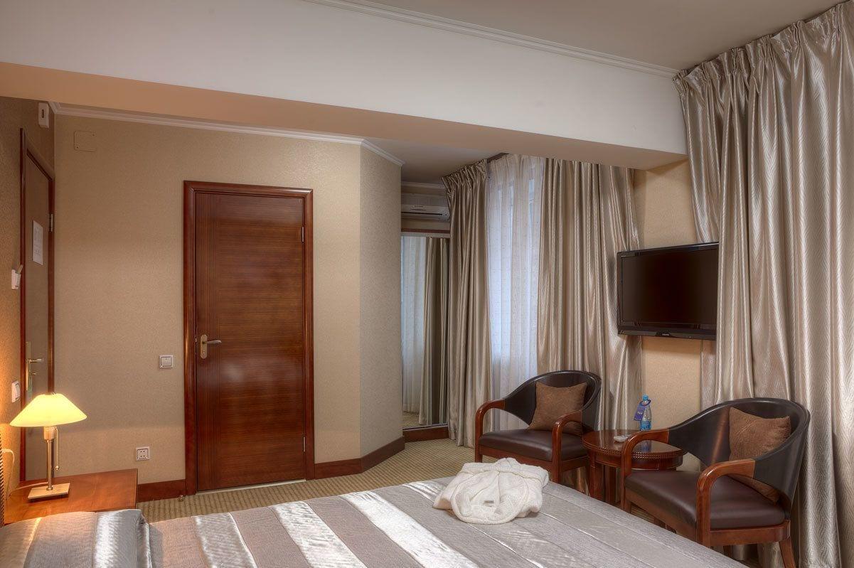 Voyage Hotel Almaty Bagian luar foto