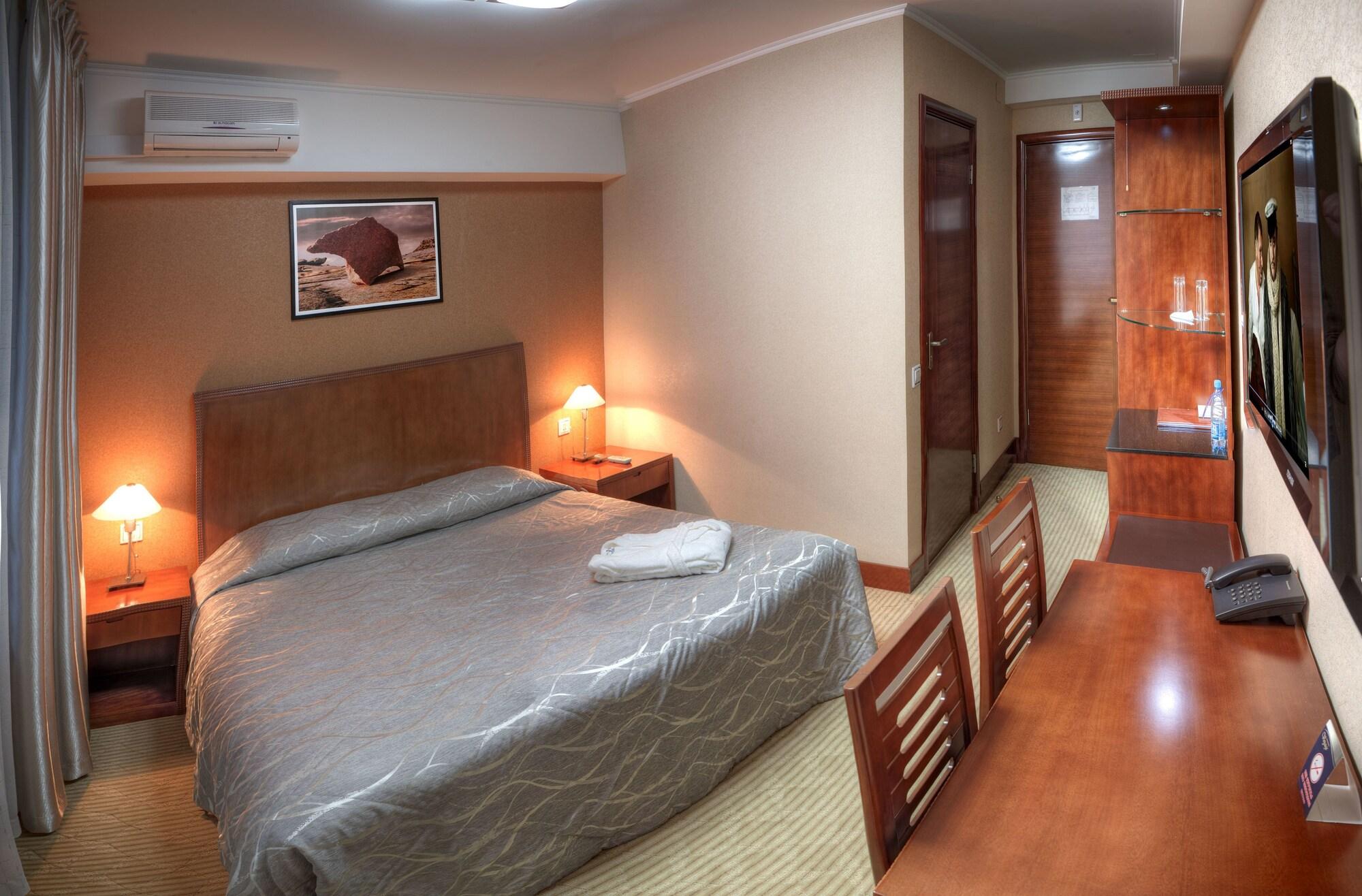 Voyage Hotel Almaty Bagian luar foto