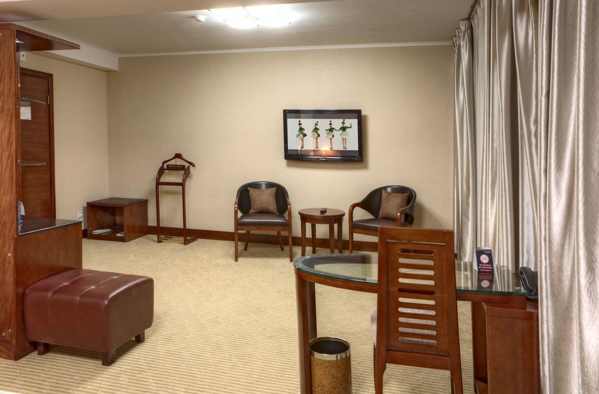 Voyage Hotel Almaty Bagian luar foto