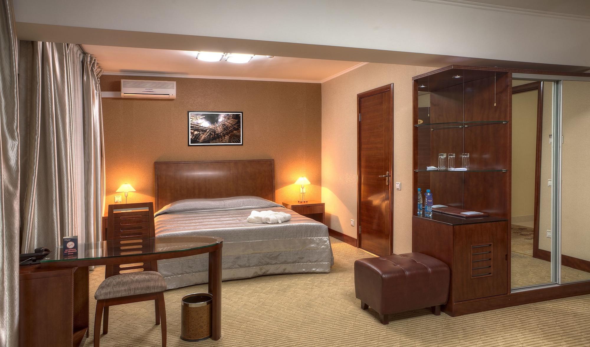 Voyage Hotel Almaty Bagian luar foto