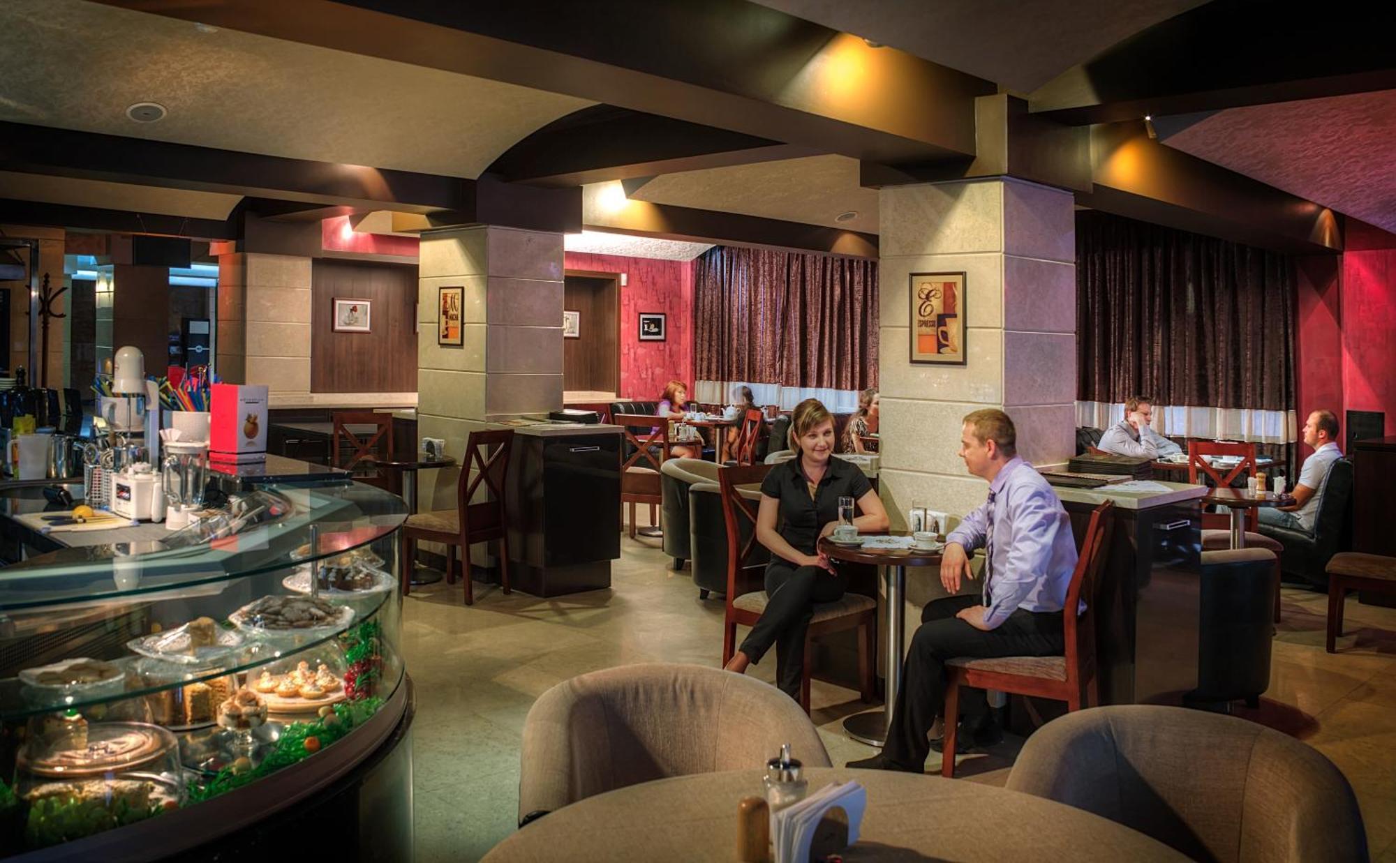 Voyage Hotel Almaty Bagian luar foto
