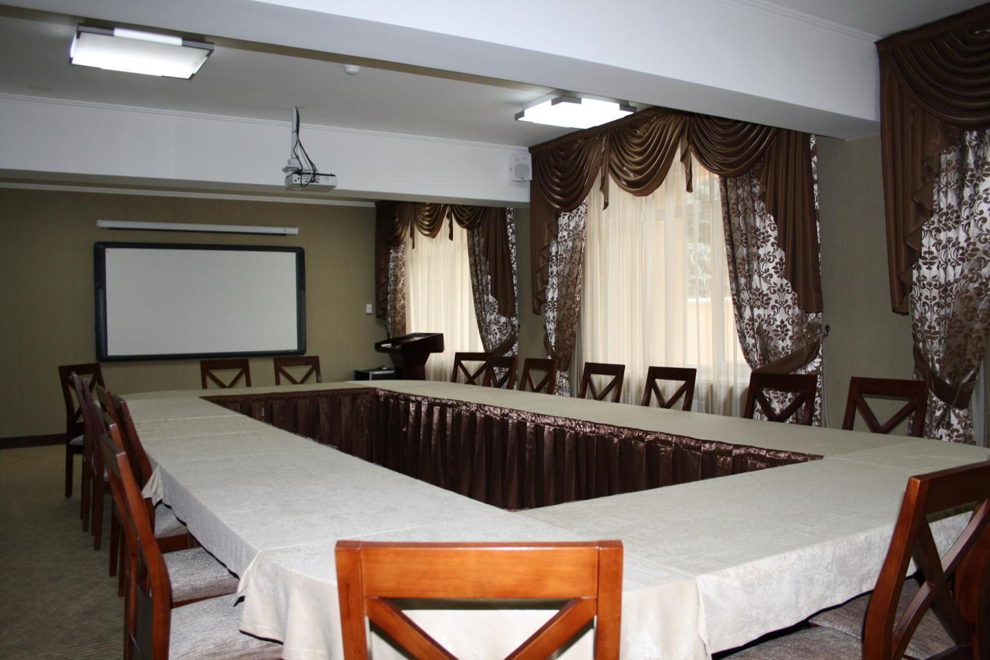 Voyage Hotel Almaty Bagian luar foto