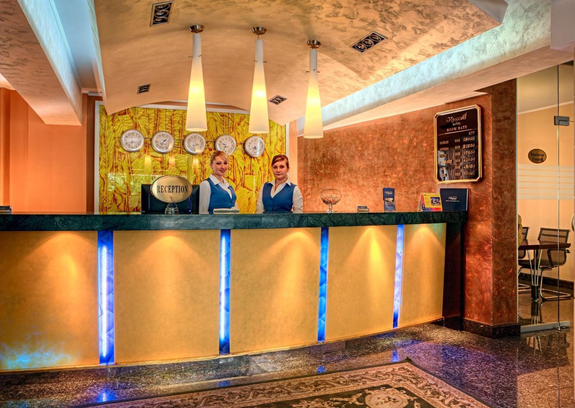 Voyage Hotel Almaty Bagian luar foto