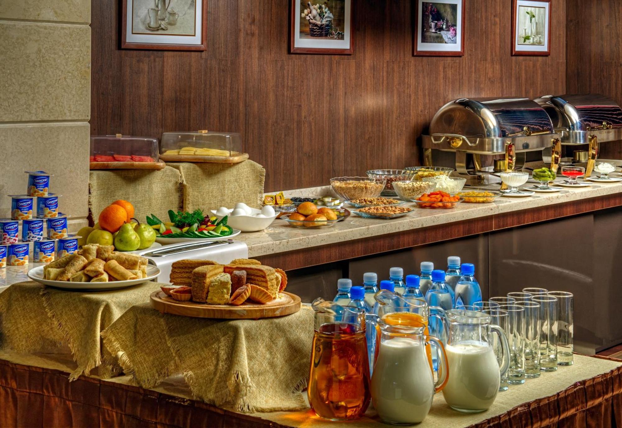Voyage Hotel Almaty Bagian luar foto