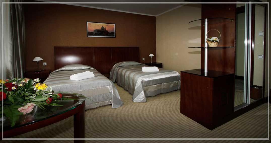Voyage Hotel Almaty Ruang foto