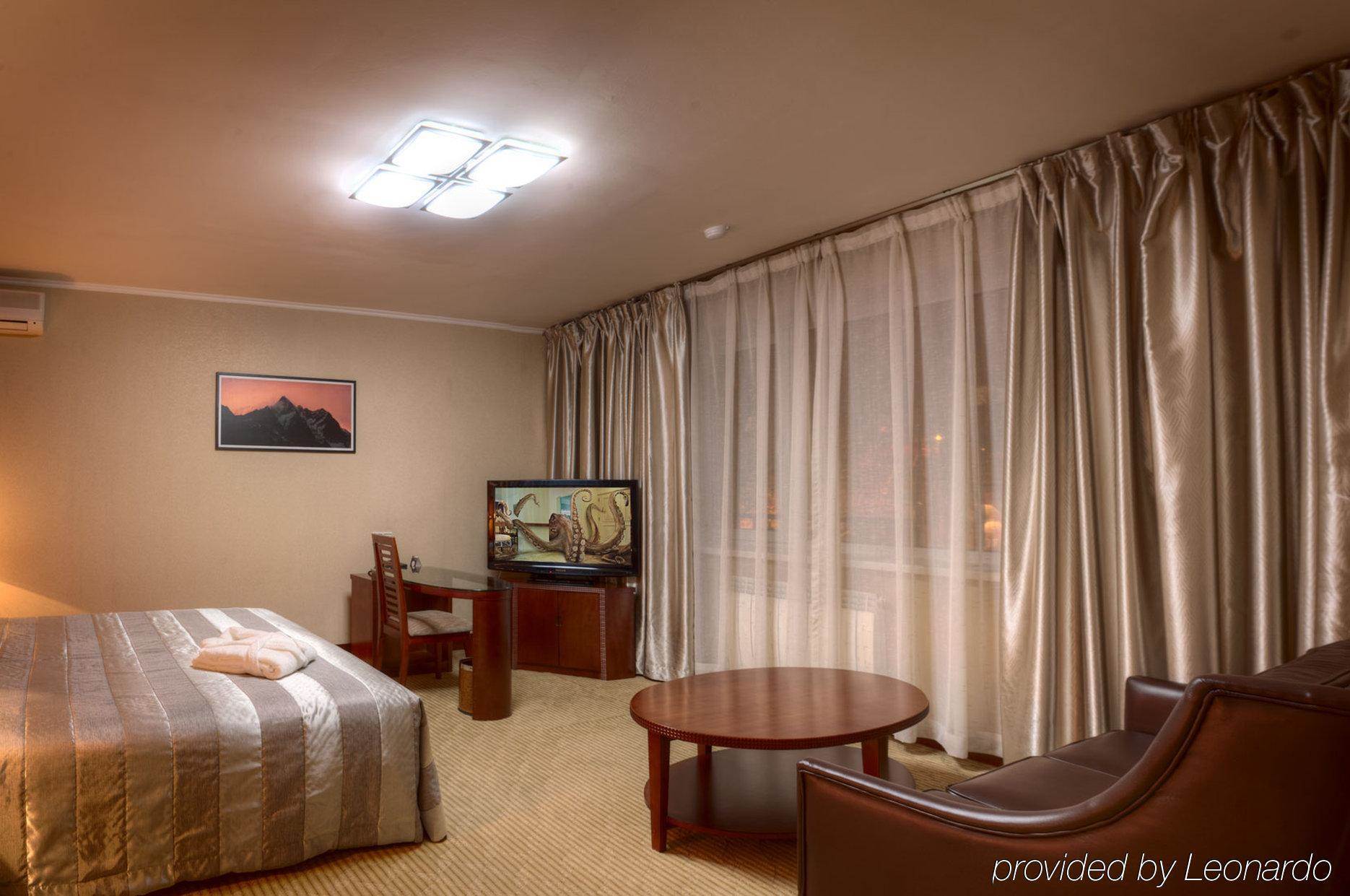 Voyage Hotel Almaty Ruang foto