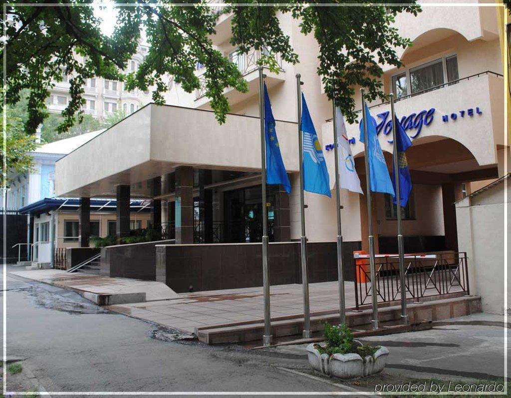 Voyage Hotel Almaty Bagian luar foto