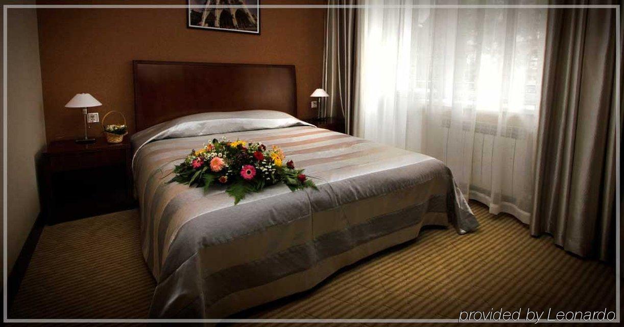 Voyage Hotel Almaty Ruang foto